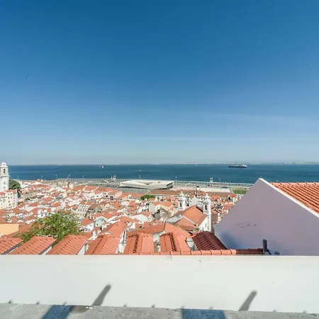 Alfama Lyfe דירה *