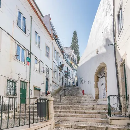 Alfama Lyfe * ליסבון